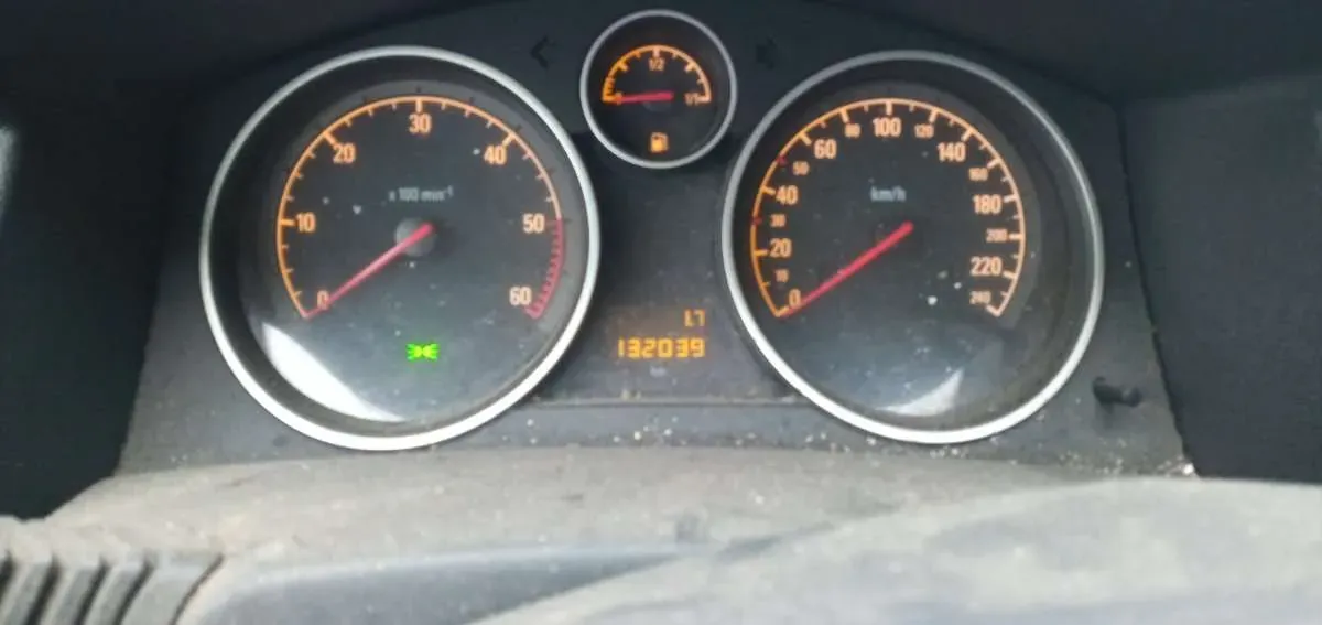 Opel Astra 2009 photo 2