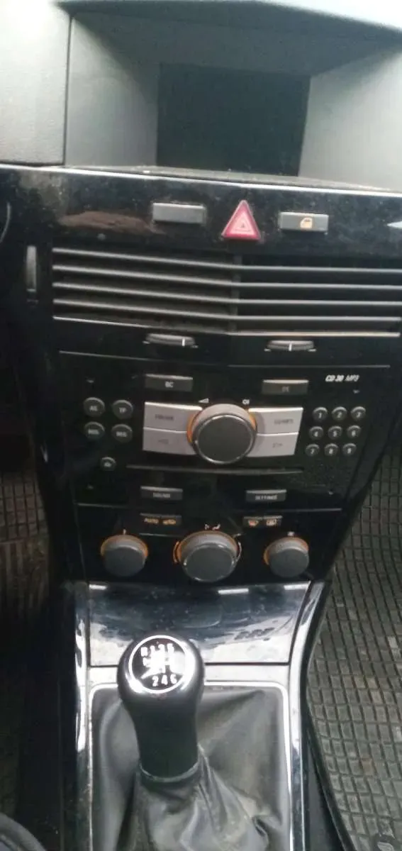 Opel Astra 2009 photo 3