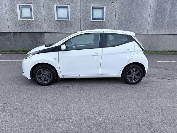 Toyota Aygo 2015 photo 2