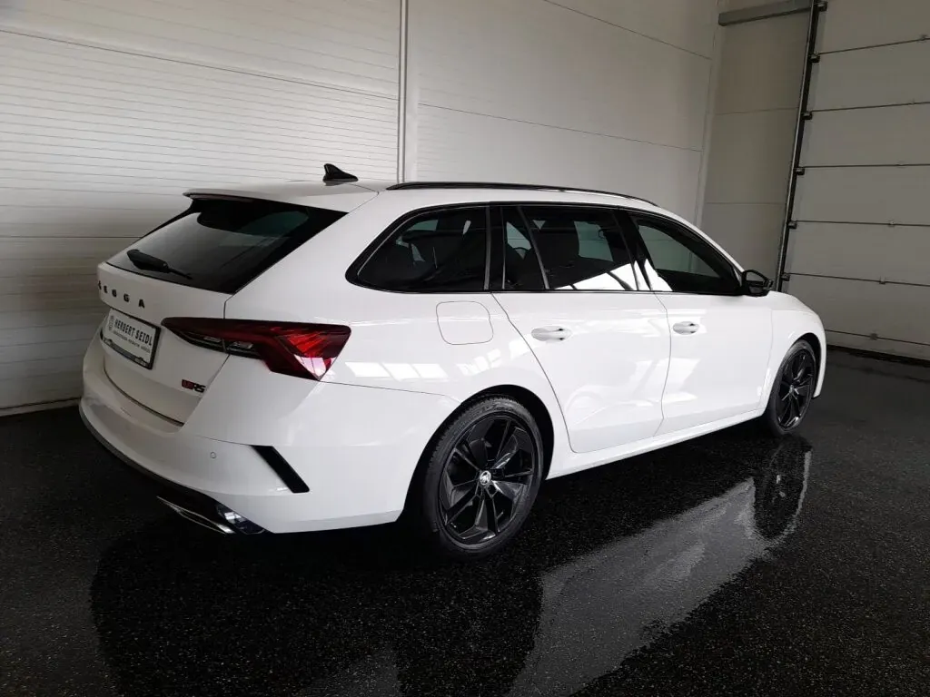 Skoda Octavia 2023 photo 2