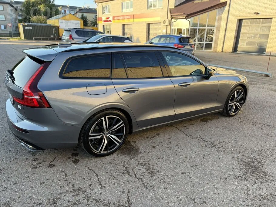 Volvo V60 2021 photo 3