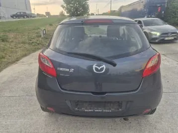 Mazda 2 2008 photo 2