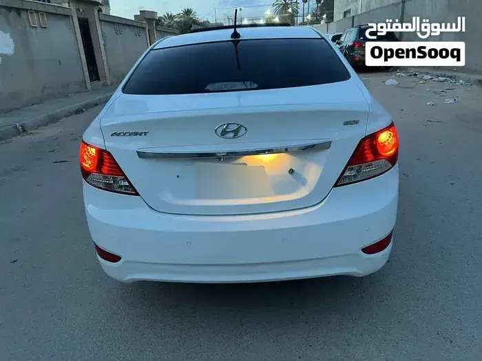 Hyundai Accent 2011 photo 2