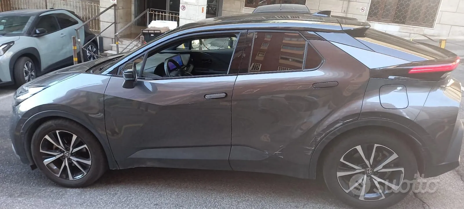 Toyota C-Hr 2024 photo 2