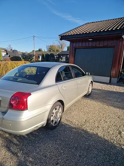 Toyota Avensis 2005 photo 2