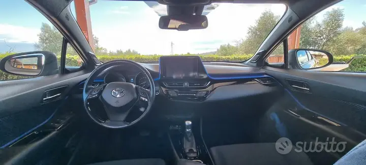 Toyota C-Hr 2017 photo 2