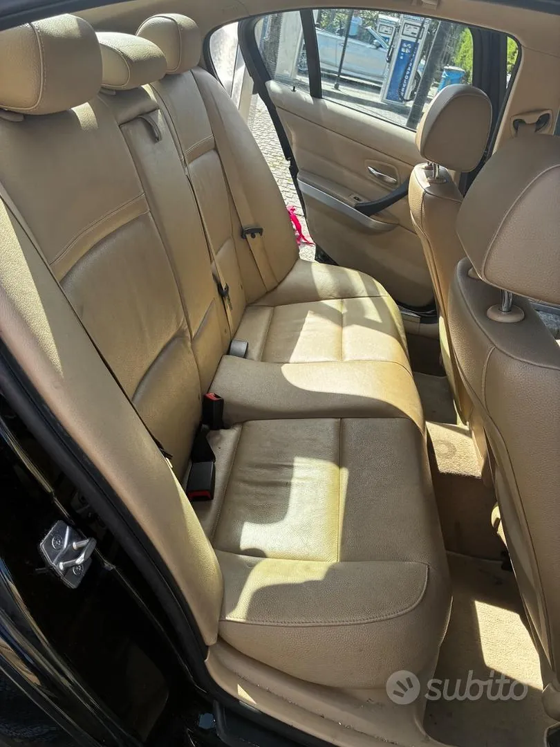 BMW 3 Series 2011 photo 3