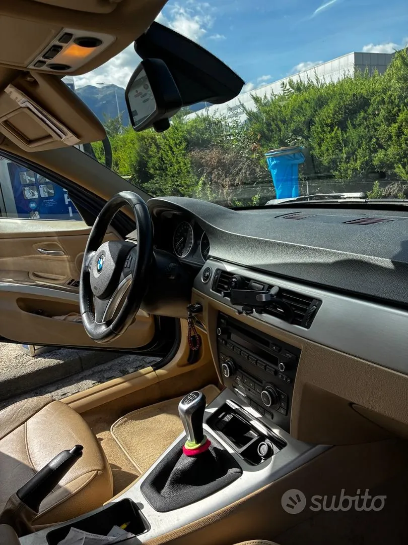 BMW 3 Series 2011 photo 4