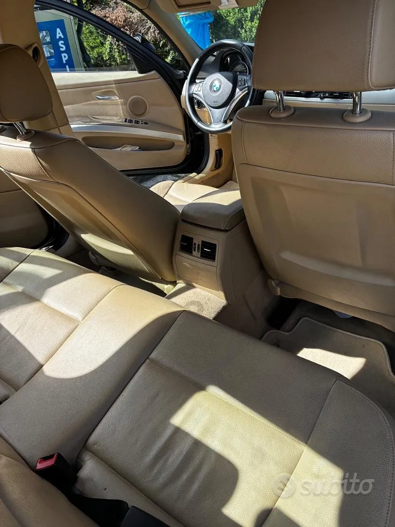 BMW 3 Series 2011 photo 2