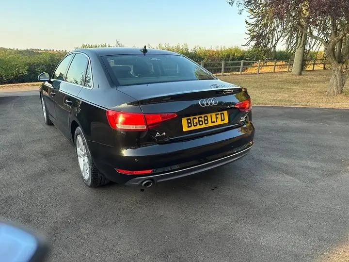Audi A4 2018 photo 2