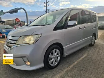Nissan Serena 2013 photo 4