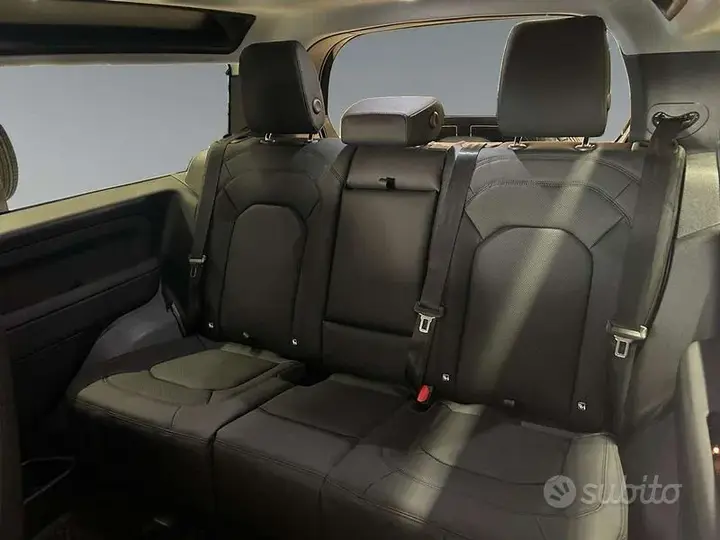Land Rover Defender 2026 photo 5
