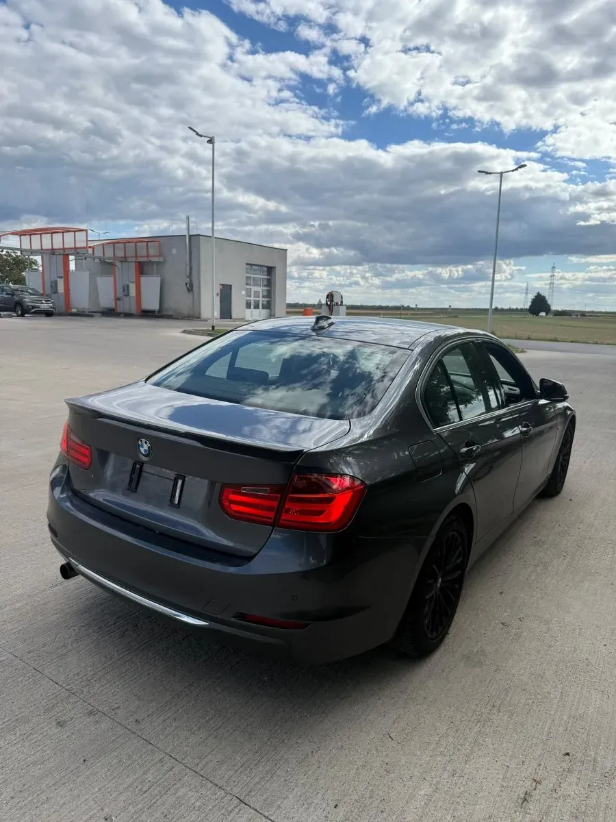 BMW 3 Series 2013 photo 2