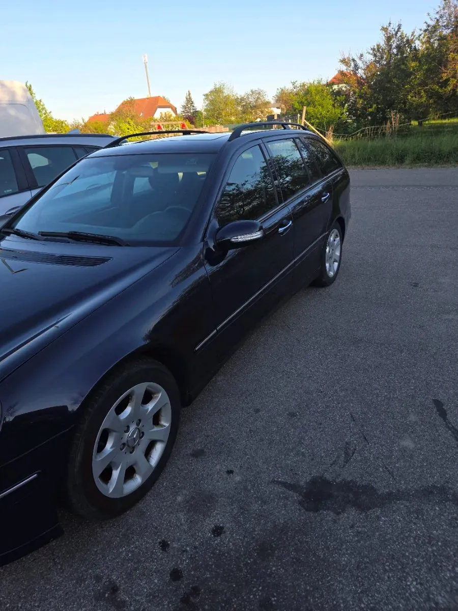 Mercedes-Benz C-Class 2006 photo 2