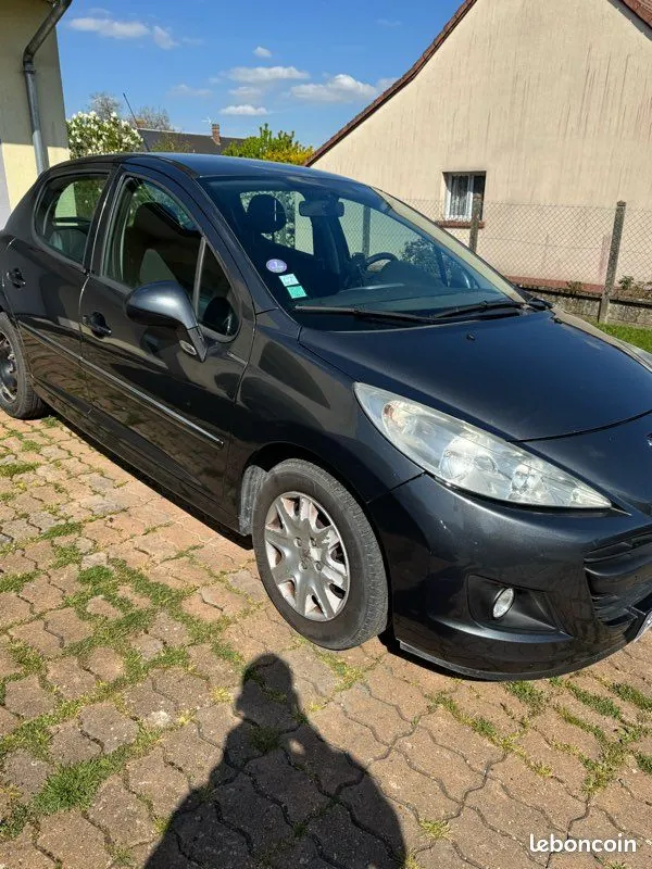 Peugeot 207 2011 photo 2