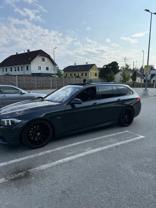 BMW 5 Series 2010 photo 2