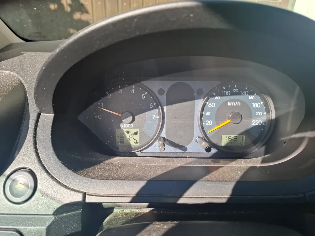 Ford Fiesta 2003 photo 2