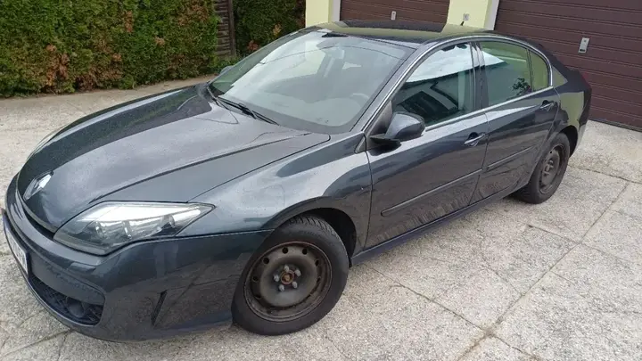 Renault Laguna 2010 photo 3