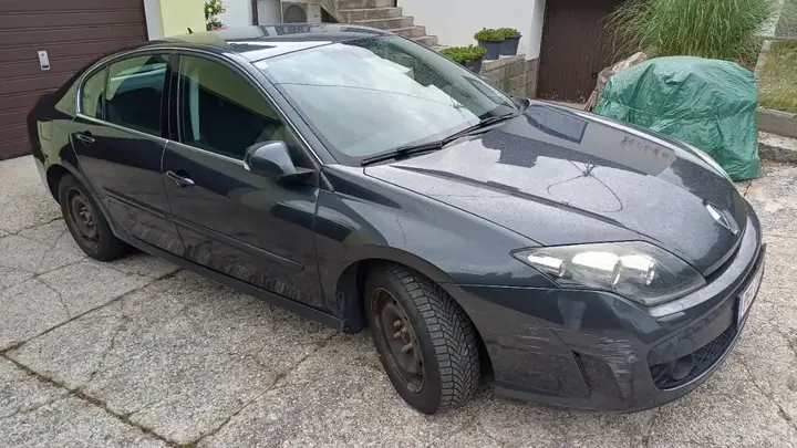 Renault Laguna 2010 photo 2