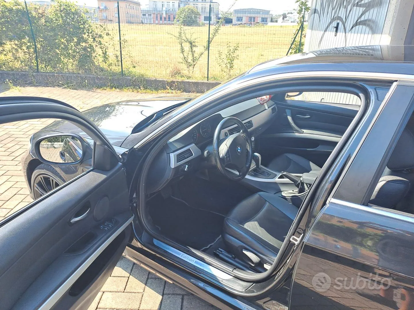 BMW 3 Series 2011 photo 3