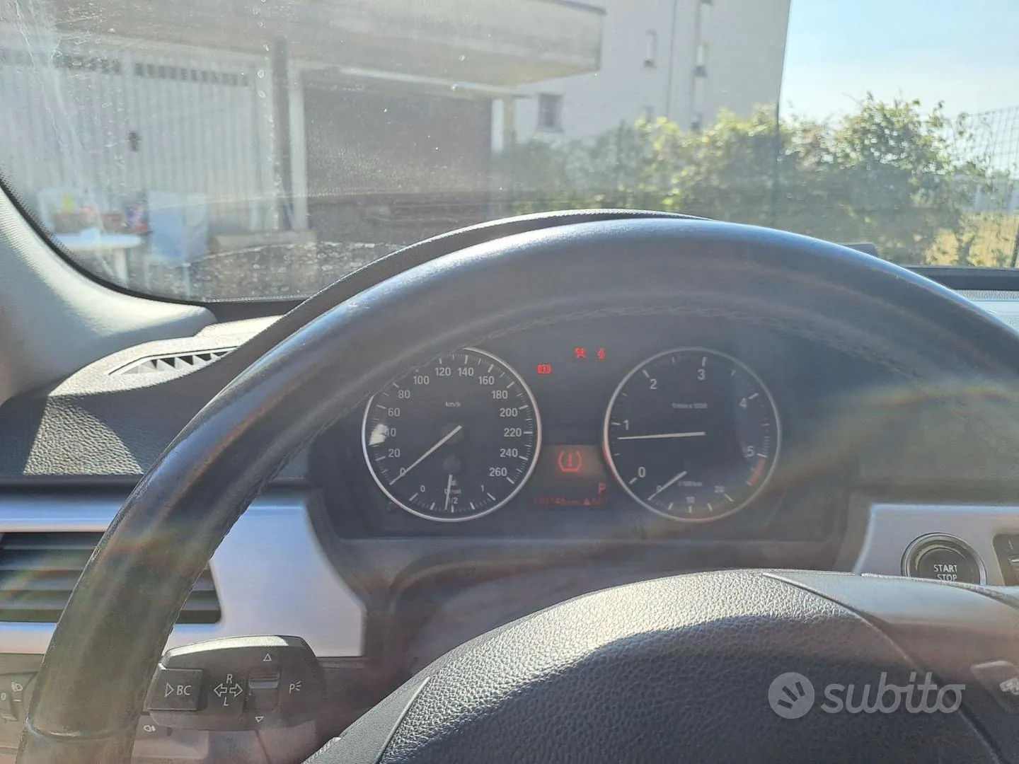 BMW 3 Series 2011 photo 2