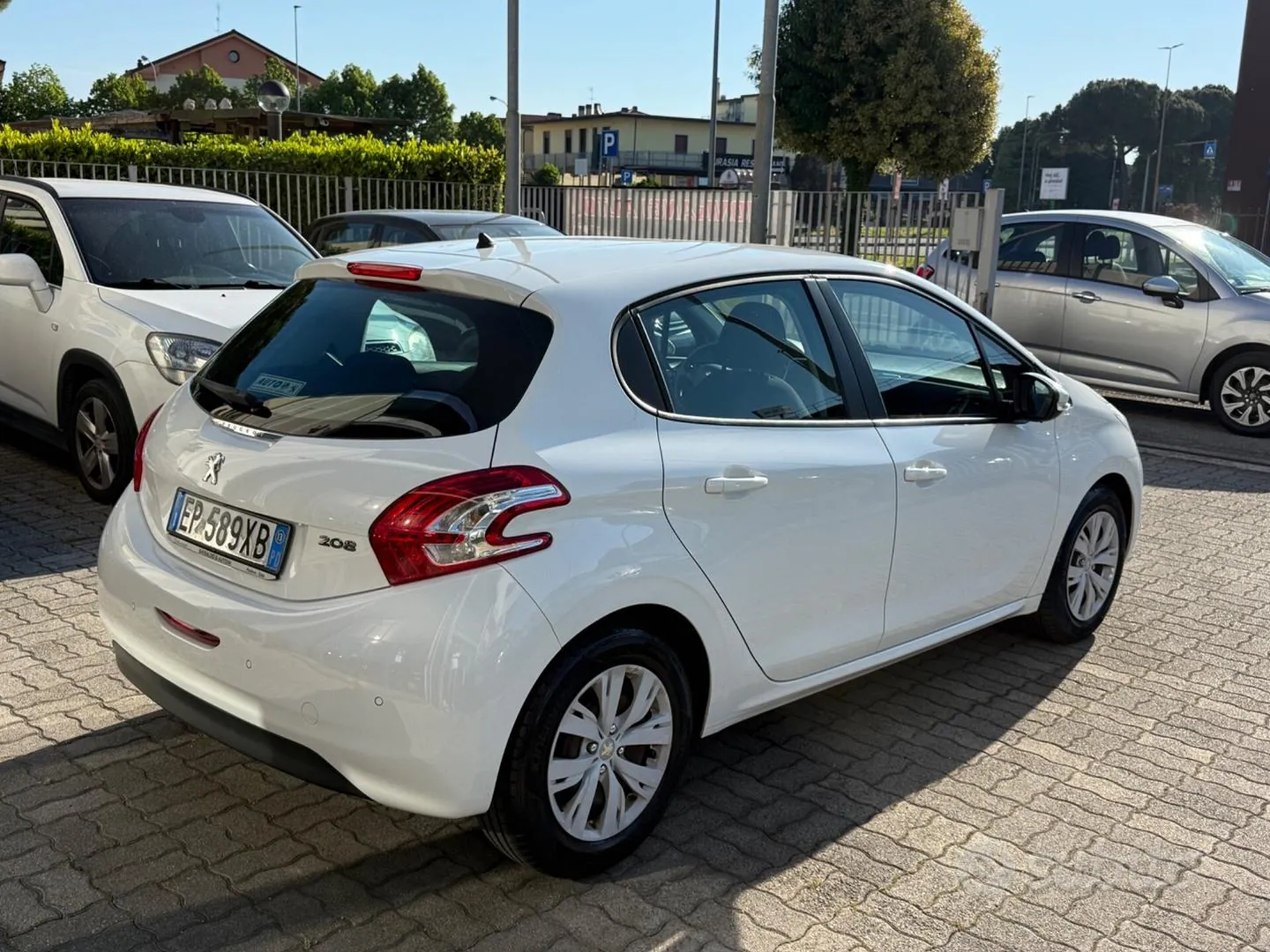 Peugeot 208 2013 photo 4