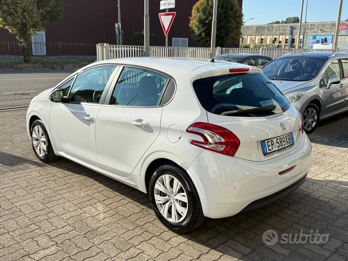 Peugeot 208 2013 photo 2