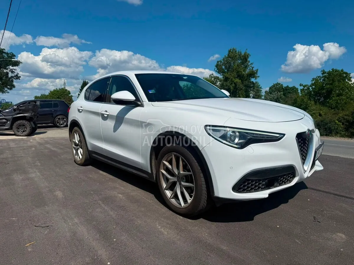 Alfa Romeo Stelvio 2017 photo 2