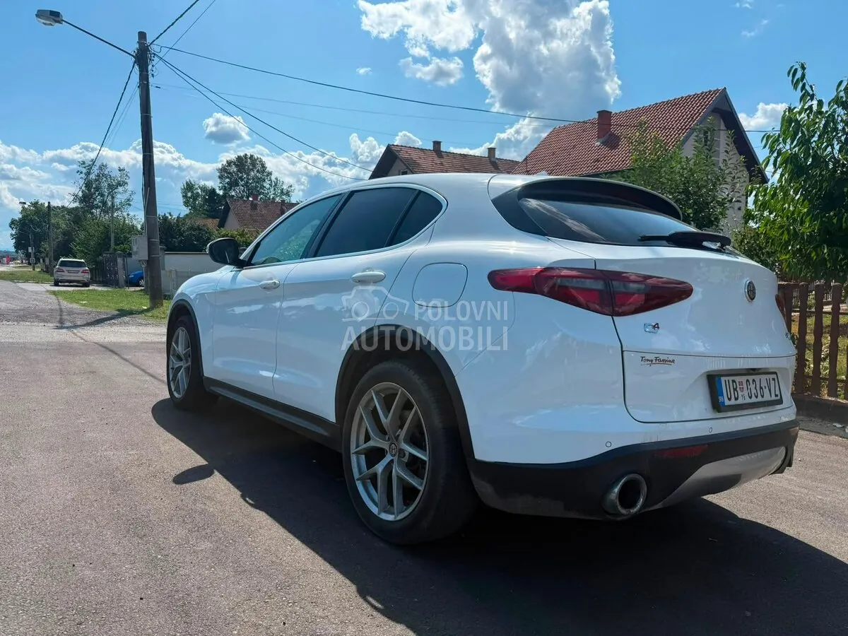 Alfa Romeo Stelvio 2017 photo 4