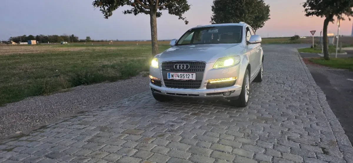 Audi Q7 2008 photo 2