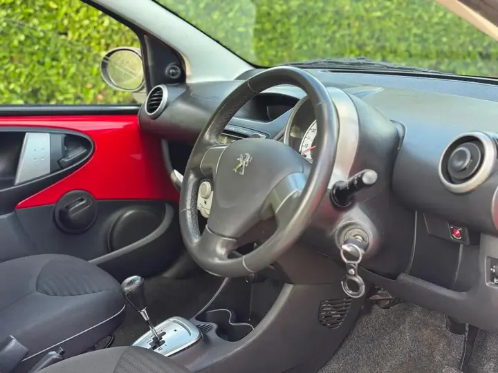 Peugeot 107 2012 photo 2