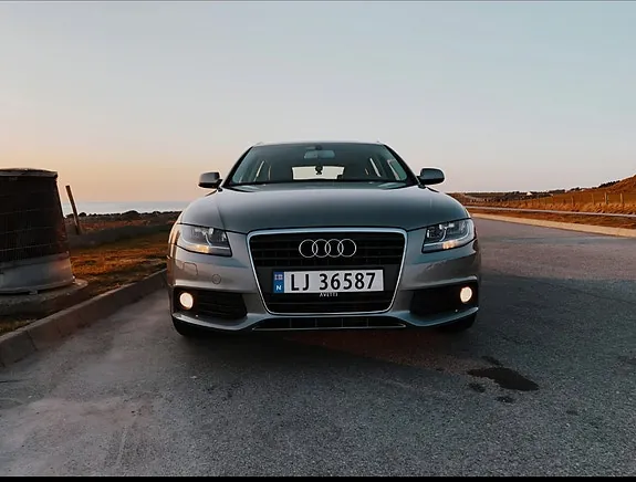 Audi A4 2010 photo 2