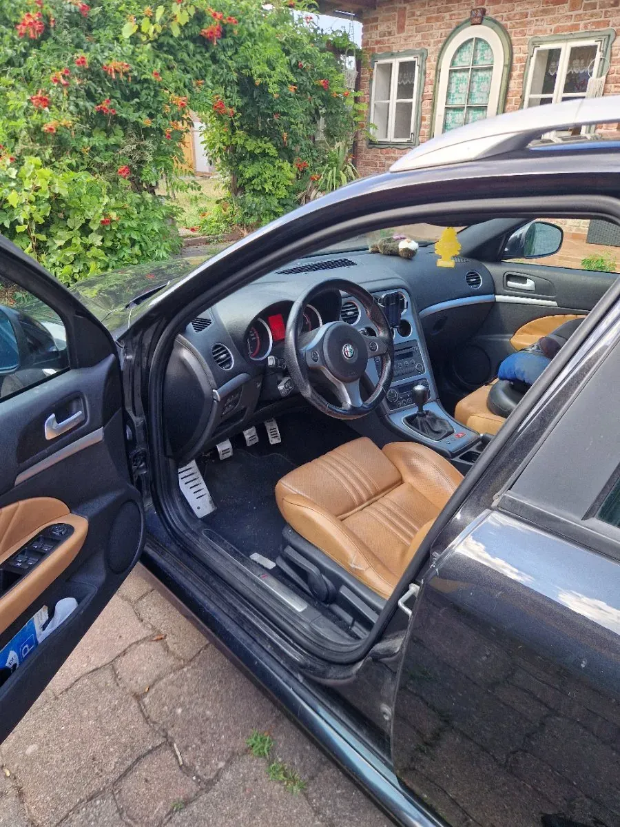 Alfa Romeo 159 2008 photo 3