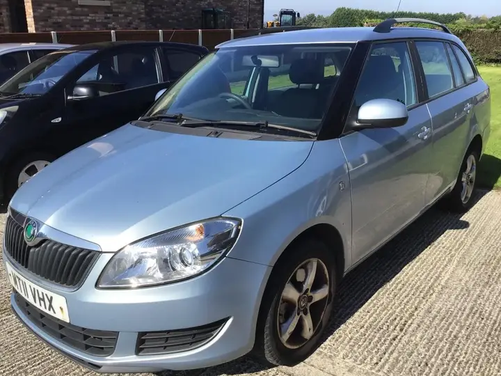 Skoda Fabia 2011 photo 3