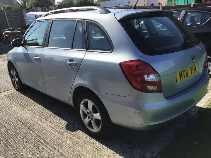Skoda Fabia 2011 photo 4