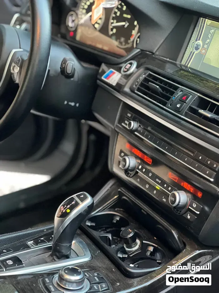 BMW 5 Series 2012 photo 2
