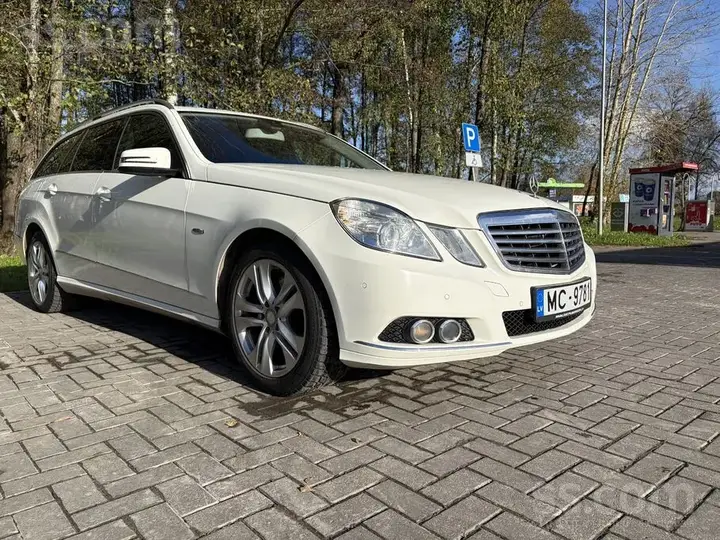 Mercedes-Benz E250 2010 photo 2