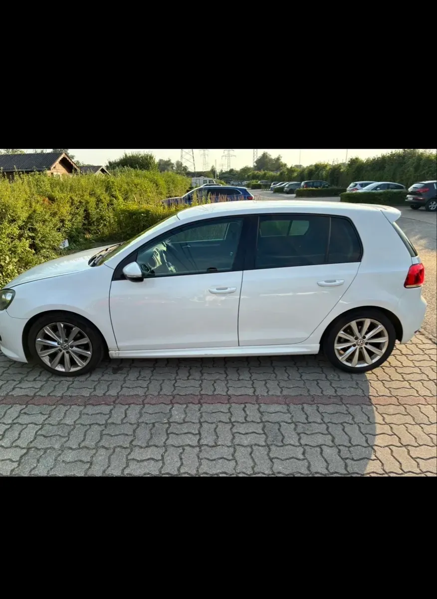 Volkswagen Golf 2012 photo 2