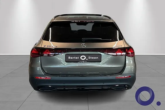 Mercedes-Benz E300 2026 photo 5