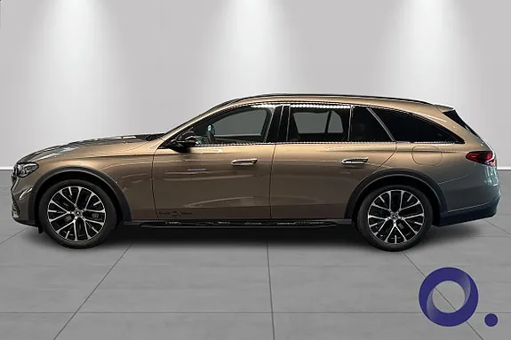 Mercedes-Benz E300 2026 photo 3