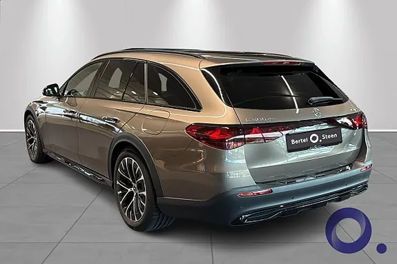 Mercedes-Benz E300 2026 photo 4