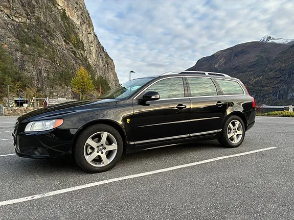 Volvo V70 2010 photo 2