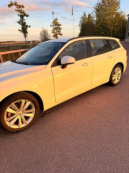 Volvo V60 2020 photo 2