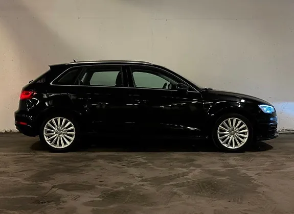 Audi E-Tron 2016 photo 2