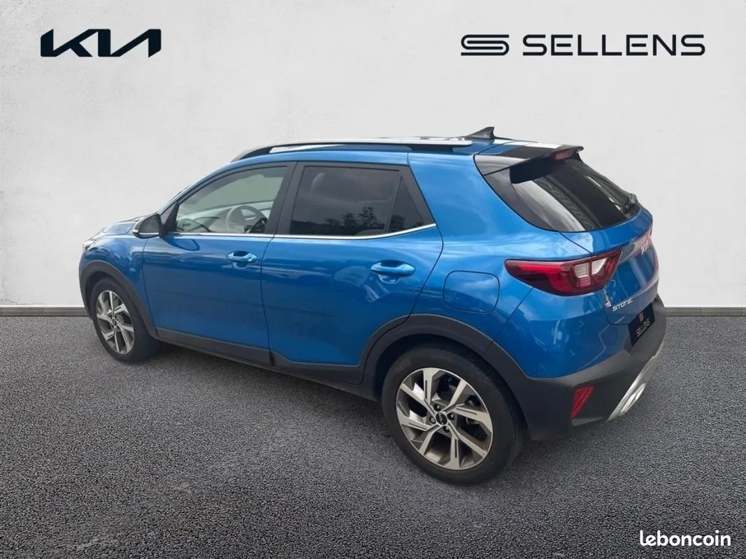 Kia Stonic 2023 photo 2