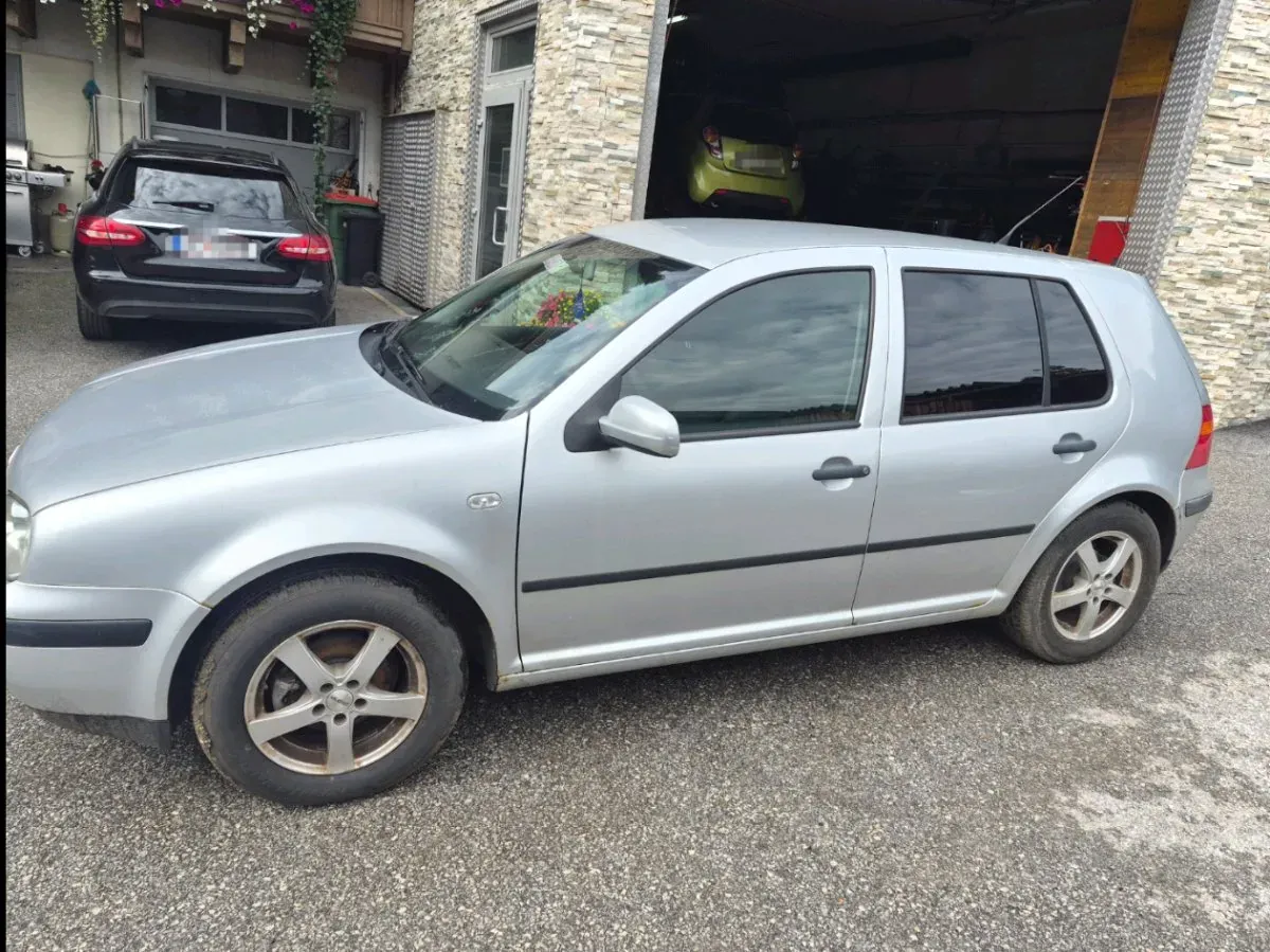 Volkswagen Golf 2003 photo 2