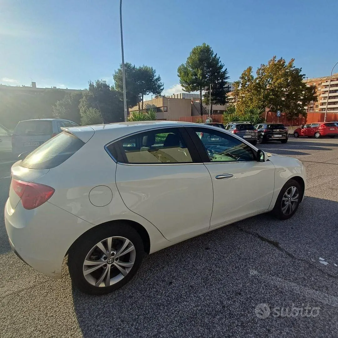 Alfa Romeo Giulietta 2014 photo 3