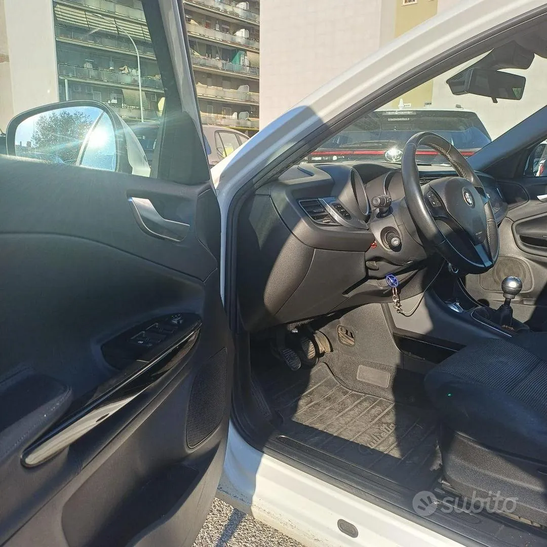 Alfa Romeo Giulietta 2014 photo 4
