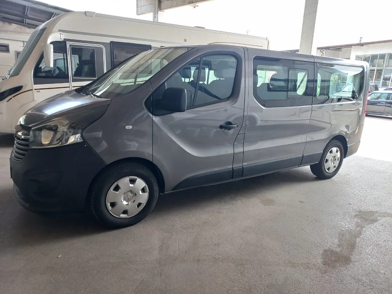Opel Vivaro 2015 photo 2