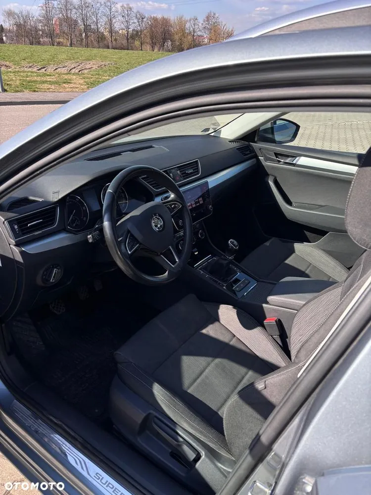 Skoda Superb 2018 photo 5